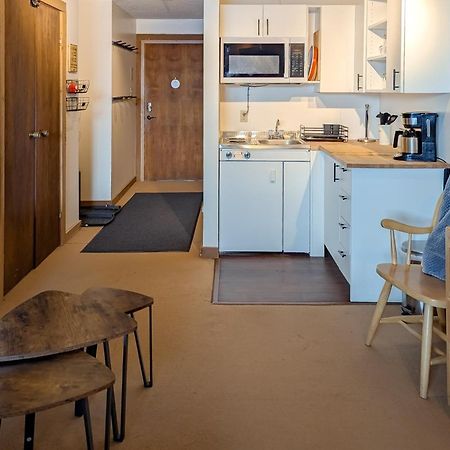 Moguls 813 Hotell Big White Eksteriør bilde