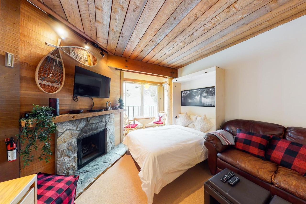 Moguls 813 Hotell Big White Eksteriør bilde