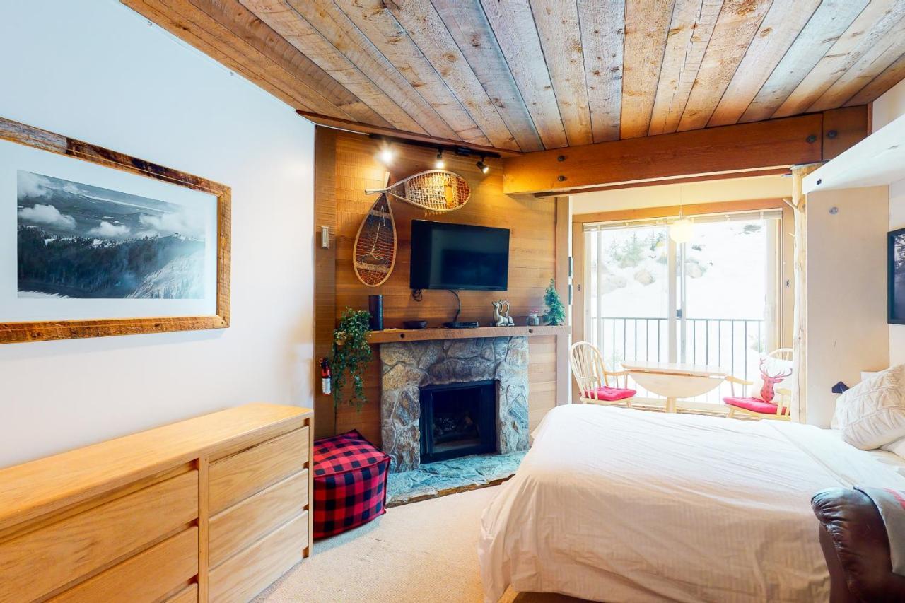 Moguls 813 Hotell Big White Eksteriør bilde