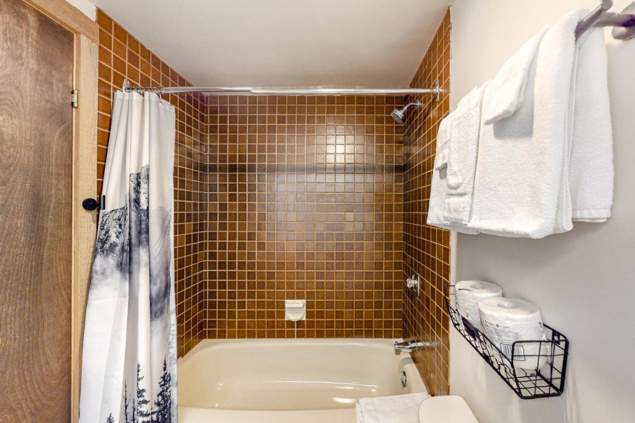 Moguls 813 Hotell Big White Eksteriør bilde